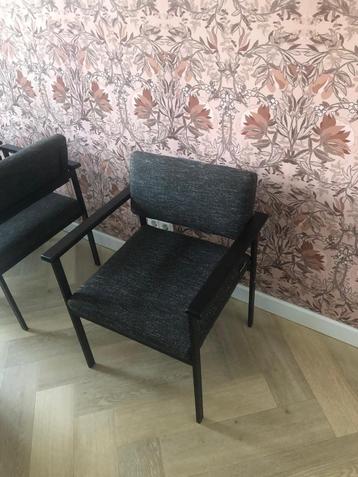 2 Eetkamerstoelen Woood gust beschikbaar voor biedingen