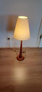 staand lampje, Huis en Inrichting, Lampen | Tafellampen, Ophalen, Zo goed als nieuw, Hout, 50 tot 75 cm