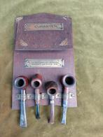 Antiek couranten- en pijpenrek met spreuk en 4 pijpen., Niet bekend, Verzenden, (Water)pijp, Niet bekend