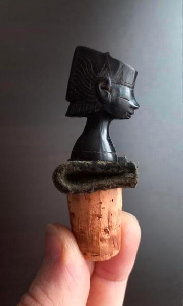 Wine stopper met houten sculpture  Hard wild ebbenhout  beschikbaar voor biedingen