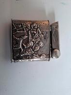 Vintage Benzine Aansteker met Reliëf, Ophalen of Verzenden