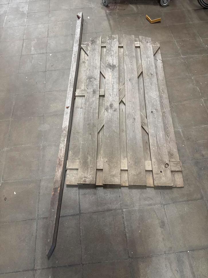 Gebruikte schuttingdeur 180x90 met paal, Tuin en Terras, Tuinpoorten, Gebruikt, Looppoort, Hout, 150 tot 200 cm, Minder dan 100 cm