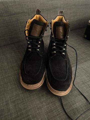 Floris van bommel maat 7 1/2 beschikbaar voor biedingen