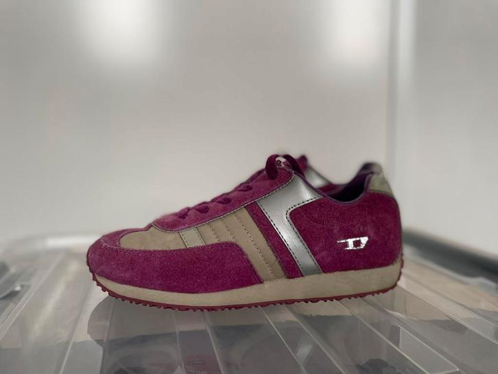 Diesel sneakers paars met zilver (maat 36), Kleding | Dames, Schoenen, Gedragen, Sneakers of Gympen, Roze, Ophalen of Verzenden