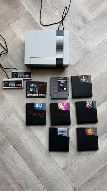 Nintendo NES met 7 games, 2 controllers en Zapper beschikbaar voor biedingen