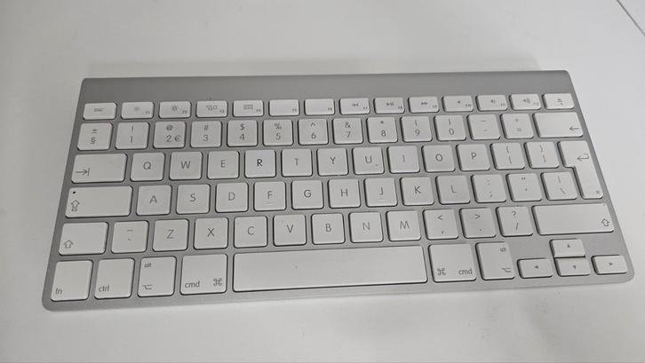 Apple Draadloos Toetsenbord (model A1314), Computers en Software, Toetsenborden, Gebruikt, Qwerty, Draadloos, Multimediatoetsen