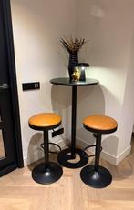 Bartafel set met 2 krukken, Huis en Inrichting, Barkrukken, 2 krukken, Ophalen, Zo goed als nieuw, 60 tot 90 cm