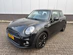 Mini Cooper 1.5 2015 keyless | pdc | navi | airco | mfc, Voorwielaandrijving, 136 pk, 4 cilinders, Leder en Stof