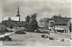 Katwijk aan Zee - Voorstraat met Kerk en winkels uit 1957, Ophalen of Verzenden, 1940 tot 1960, Gelopen, Zuid-Holland