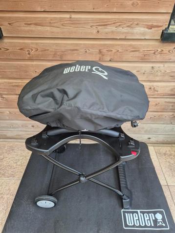 Weber Q1400 + onderstel en hoes beschikbaar voor biedingen