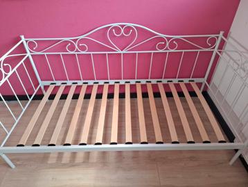 1 persoons metalen bedframe beschikbaar voor biedingen