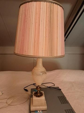 Lampvoet marmer met kap totale hoogte 70 cm kap hoogte 30cm  beschikbaar voor biedingen