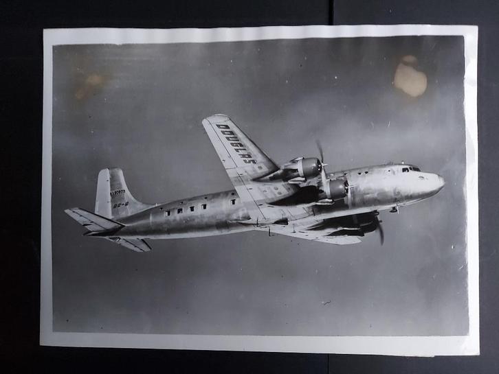 Oude foto van een Douglas DC-6 (F847), Verzamelen, Luchtvaart en Vliegtuigspotten, Gebruikt, Kaart, Foto of Prent, Ophalen of Verzenden