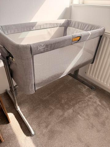 Joie Roomie gray co-sleeper met matras en hoeslaken beschikbaar voor biedingen