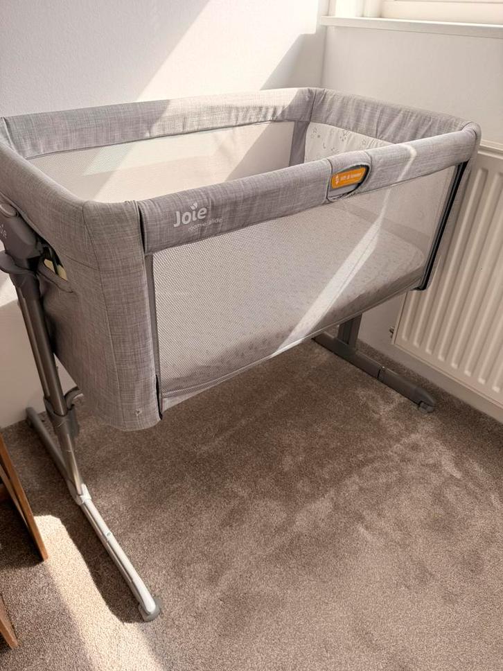 Joie Roomie gray co-sleeper met matras en hoeslaken, Kinderen en Baby's, Babywiegjes en Ledikanten, Gebruikt, Wieg, Ophalen