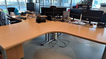Hoekbureau's. 4 stuks