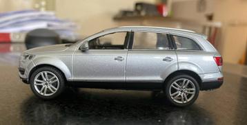 Schuco Audi Q7 zilver 