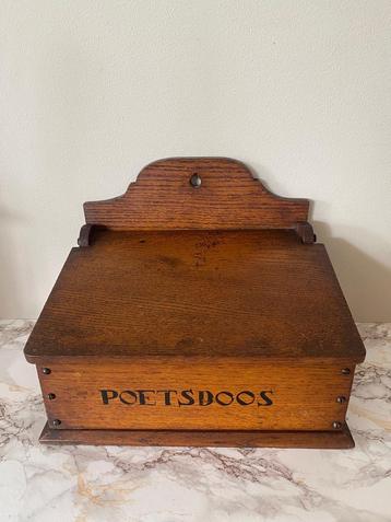Vintage houten poetsdoos beschikbaar voor biedingen