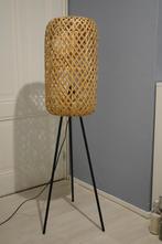 Stijlvolle bamboe vloerlamp met metalen poten, Huis en Inrichting, Lampen | Vloerlampen, Ophalen, Gebruikt, Hout, 100 tot 150 cm