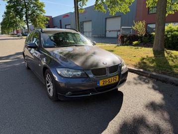 BMW 3-serie Touring 320i High Executive PANORAMA beschikbaar voor biedingen