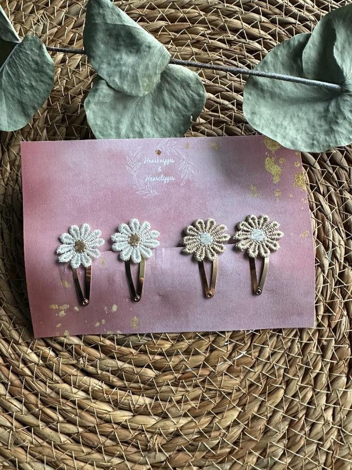Haarknipjes & haarclipjes klikklak beige witte bloem, Kinderen en Baby's, Kindermode-accessoires, Nieuw, Ophalen of Verzenden