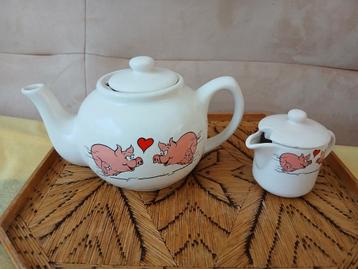 THEEPOT,melkkan met varkentjes beschikbaar voor biedingen