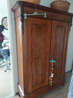 Hollandse linnenkast met vleugelmoeren, Ophalen