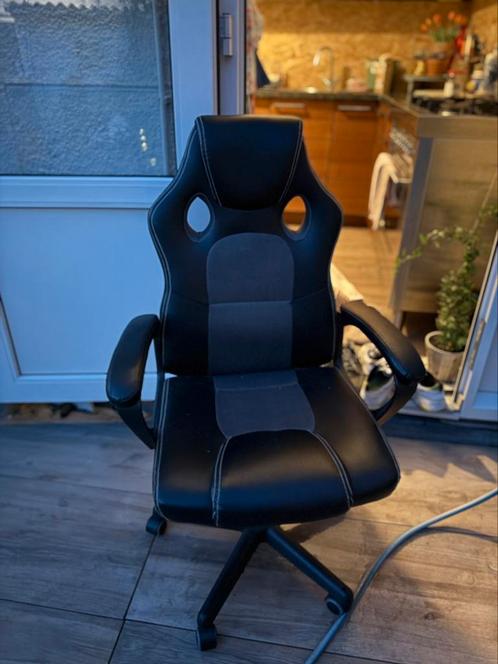 Gaming stoel, Huis en Inrichting, Bureaustoelen, Zo goed als nieuw, Zwart, Ophalen