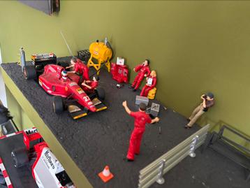 90s F1 Diorama met Ferrari auto Jean Alesi beschikbaar voor biedingen