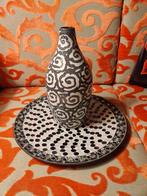 Zwart-witte Fair Trade vaas 26 cm + mozaïek schotel 32 cm, Huis en Inrichting, Ophalen, Zwart, Aardewerk of Porselein, Zo goed als nieuw