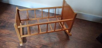 Poppen wiegjes/bedjes/stoeltjes beschikbaar voor biedingen