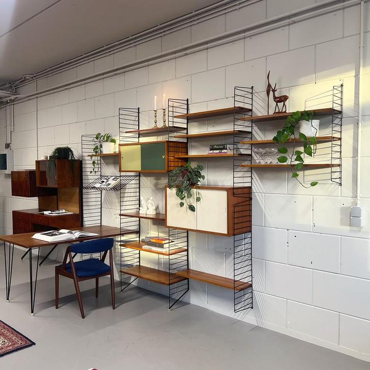 - Vintage wandmeubel •Nisse String• -, Huis en Inrichting, Kasten | Wandmeubels, Gebruikt, 200 cm of meer, 300 cm of meer, 25 tot 50 cm