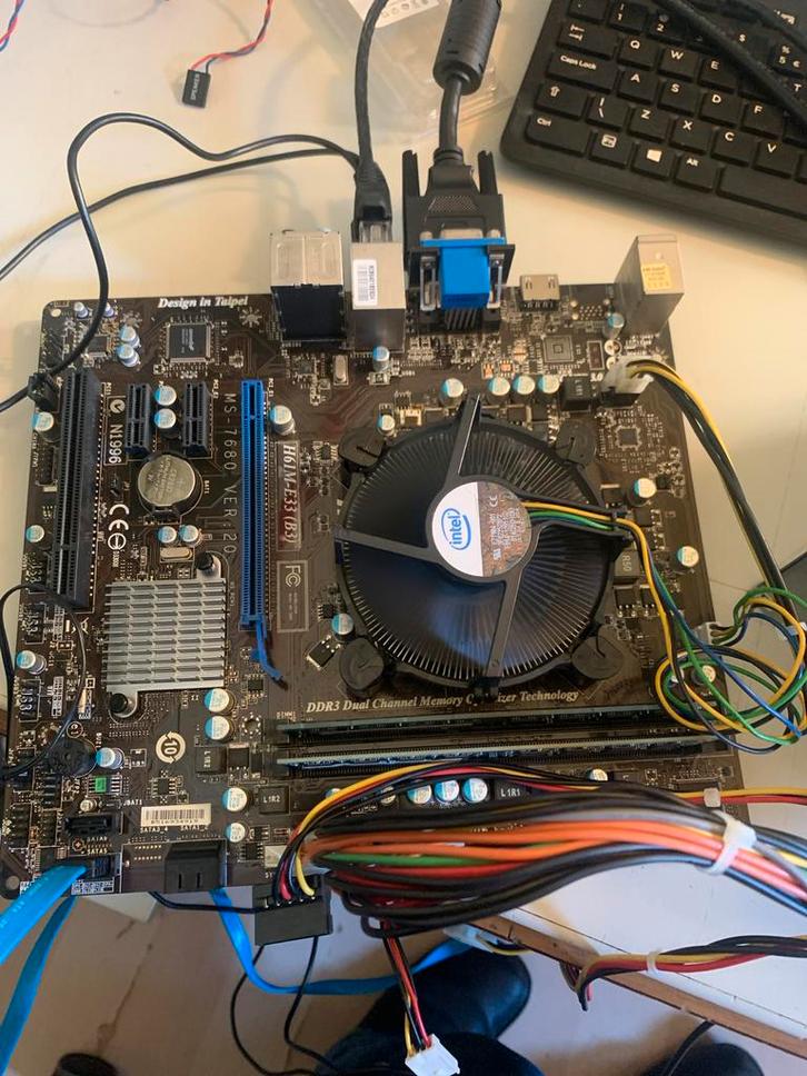 i7 Moederbord, 6GB DDR3, Dell Beeldscherm, Liteon Voeding, Computers en Software, Desktop Pc's, Gebruikt, 3 tot 4 Ghz, HDD, 4 GB