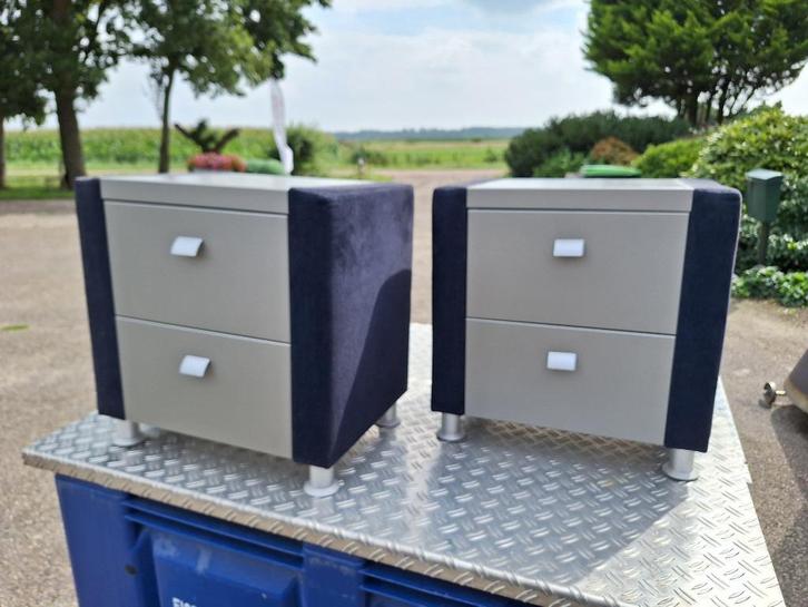 2 nachtkastjes, Huis en Inrichting, Slaapkamer | Nachtkastjes, Zo goed als nieuw, Minder dan 55 cm, 45 tot 65 cm, Hout, Ophalen