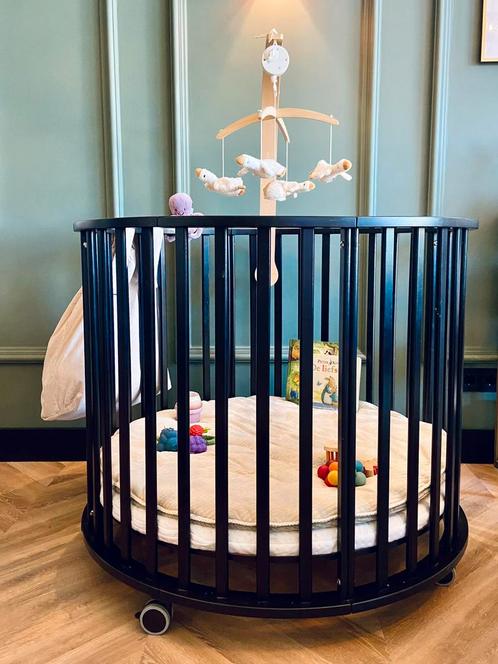Ronde box zwart Europe baby incl. toebehoren, Kinderen en Baby's, Boxen, Zo goed als nieuw, Rond, Wieltjes, Ophalen