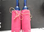 2 blauwe flessen in een roze hoes + 1 extra hoes, Ophalen, Zo goed als nieuw