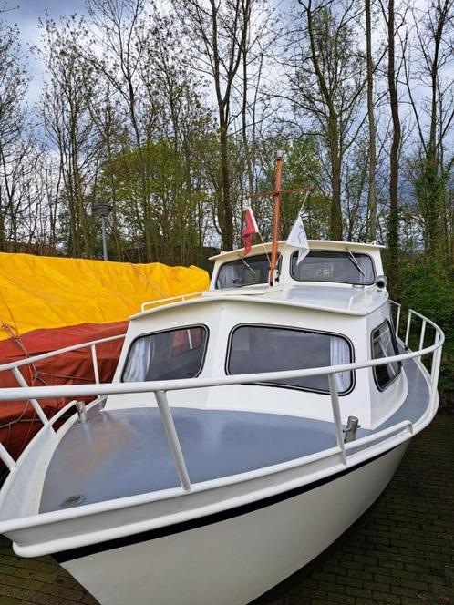 Motor kruizer, Hoekstra 1982, Watersport en Boten, Motorboten en Motorjachten, Zo goed als nieuw, Staal, 6 tot 9 meter, Diesel