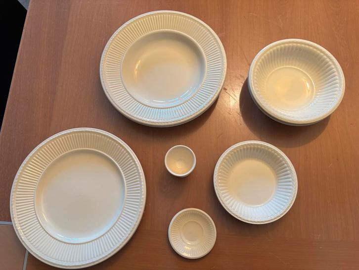 Wedgwood Servies -, Huis en Inrichting, Keuken | Servies, Zo goed als nieuw, Compleet servies, Wedgwood, Aardewerk, Ophalen