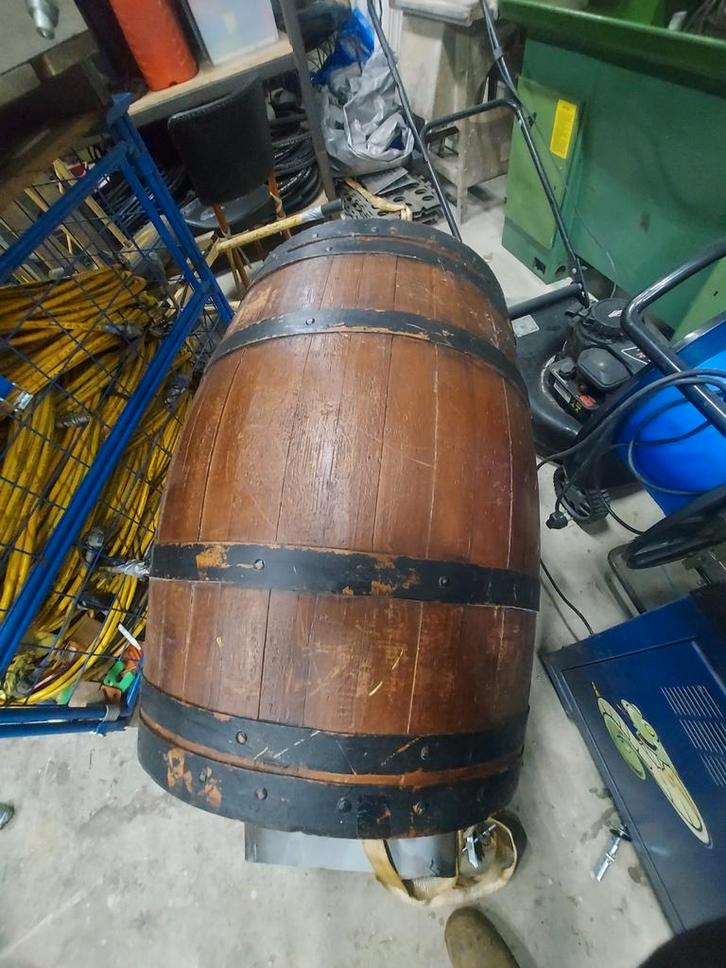 Halve namaak houten ton, weegt niks., Huis en Inrichting, Woonaccessoires | Etagères, Ophalen of Verzenden