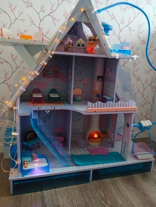 L.O.L. surprise, chalet winter disco, Kinderen en Baby's, Speelgoed | Poppenhuizen, Gebruikt, Poppenhuis, Ophalen of Verzenden