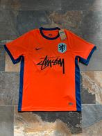 Nederlands Elftal WK26 x Stüssy x Royalistiq, Sport en Fitness, Voetbal, Maat S, Ophalen of Verzenden, Nieuw, Shirt