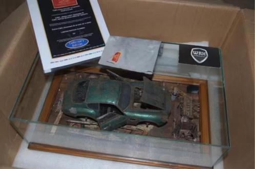 1:18 ASTON MARTIN DB4 BARNFIND DIORAMA LTD20 CMC M-132BF WRH, Hobby en Vrije tijd, Modelauto's | 1:18, Zo goed als nieuw, Auto