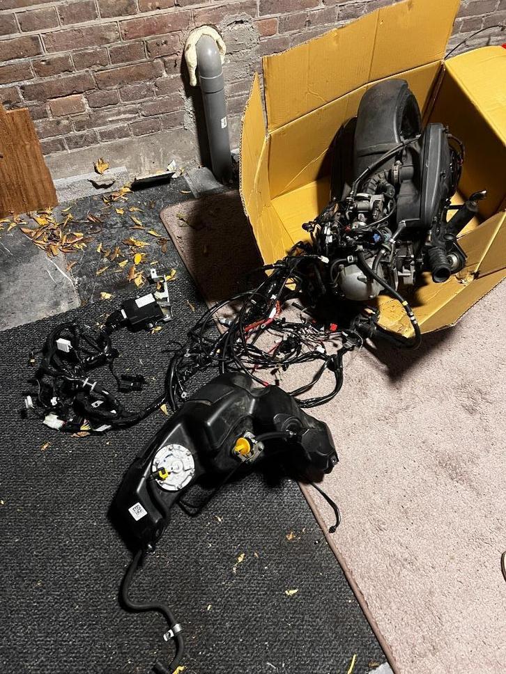 Vespa Sprint 2023 blok + kabelboom + tank – complete set, Fietsen en Brommers, Scooters | Vespa, Zo goed als nieuw, Vespa S, Maximaal 45 km/u