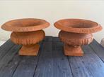 Twee gietijzeren tuinvazen / planten pot / jardinière, Tuin en Terras, Tuinvazen, Ophalen of Verzenden