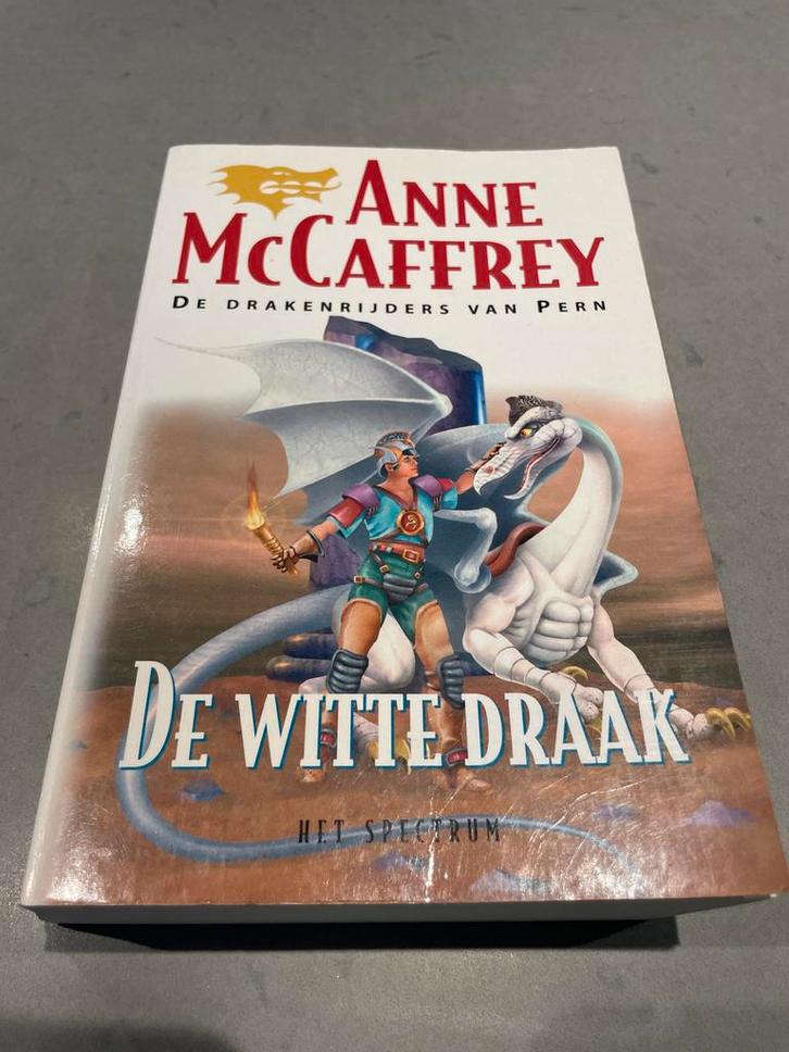 De Witte Draak - Anne McCaffrey, Boeken, Fantasy, Gelezen, Ophalen of Verzenden