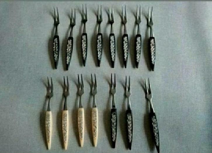 Cocktailvorkjes,motief, Brocante,Zwart,Ivoorkleur,RETRO,, Antiek en Kunst, Antiek | Keukenbenodigdheden, Ophalen of Verzenden