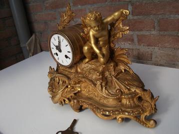 Antieke brons vergulde pendule uit 1852 beschikbaar voor biedingen