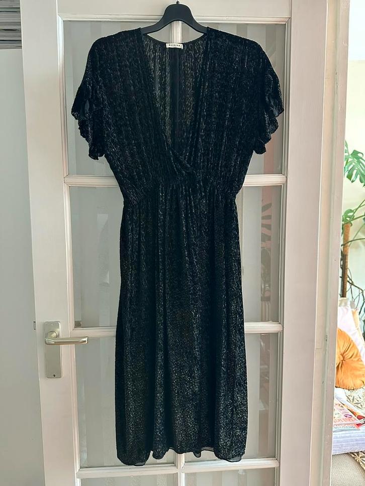 Prachtig zwarte jurk van Masscob maat S, Kleding | Dames, Jurken, Zo goed als nieuw, Maat 36 (S), Zwart, Onder de knie, Ophalen of Verzenden