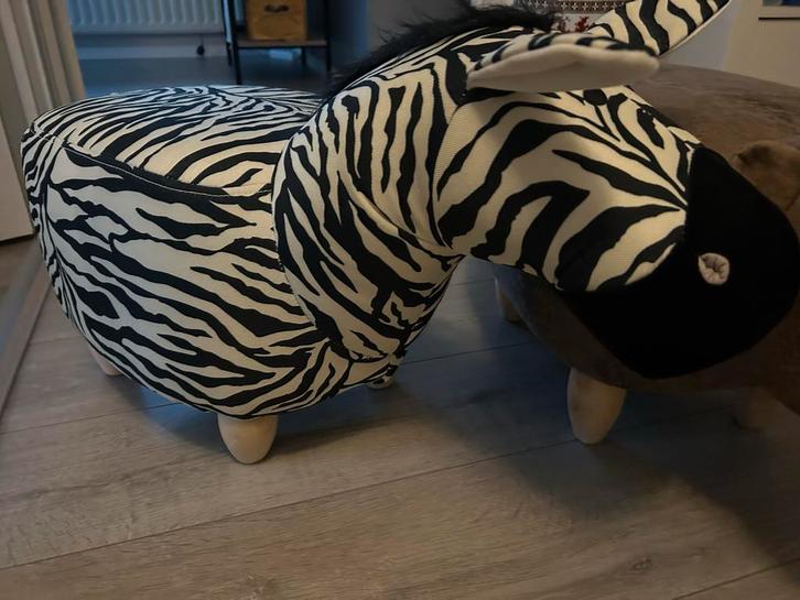 Leuke decoratieve krukjes aap en zebra, Huis en Inrichting, Banken | Voetenbanken en Poefen, Zo goed als nieuw, Minder dan 50 cm
