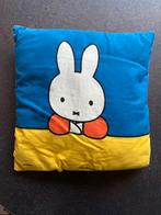 Nijntje Pluis Kussen - Leuk voor de Kinderkamer!, Ophalen of Verzenden, Gebruikt, Geel, Vierkant